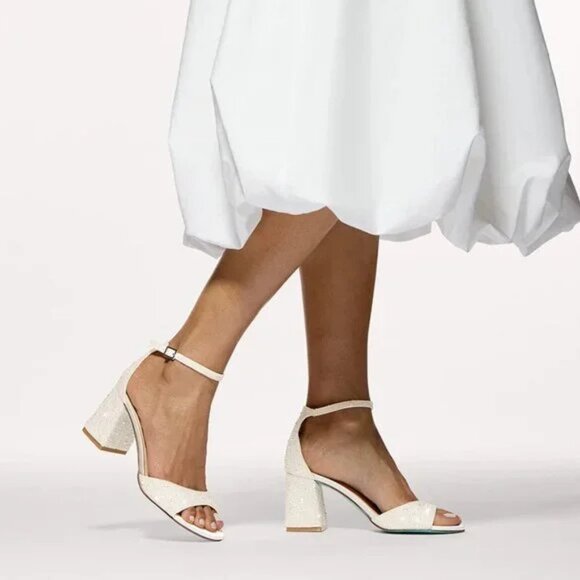 Betsey Johnson KAMI Pearl Block Heel - Picture 4 of 6